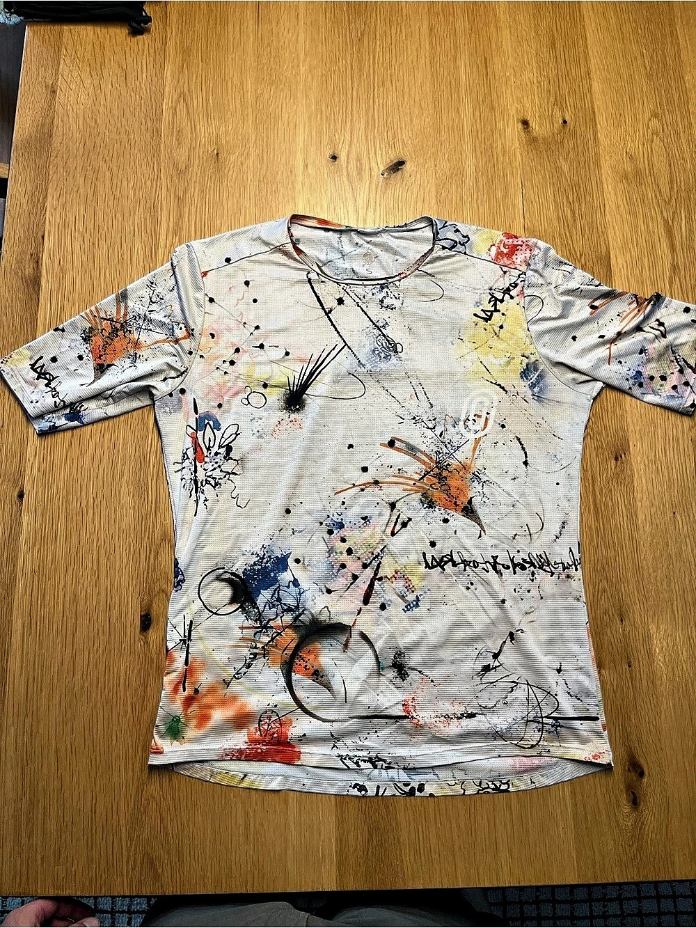 Ostroy - Abstract Graphic Short Sleeve Tee Size Small
